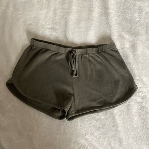 Fashion nova olive green mini shorts 💚